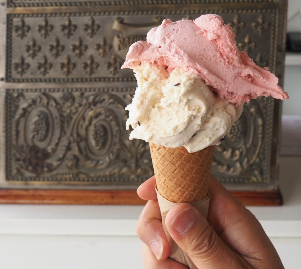 A great match: vegan Basil Strawberry paired with Provence from Miinot Gelato